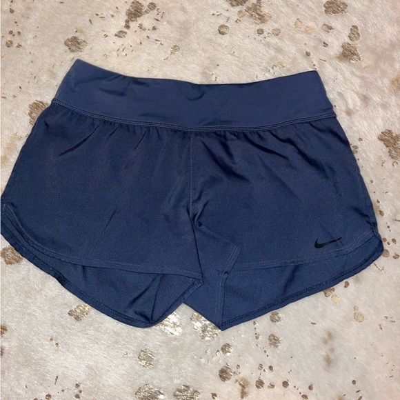 Small Nike gym shorts - Picture 1 of 3